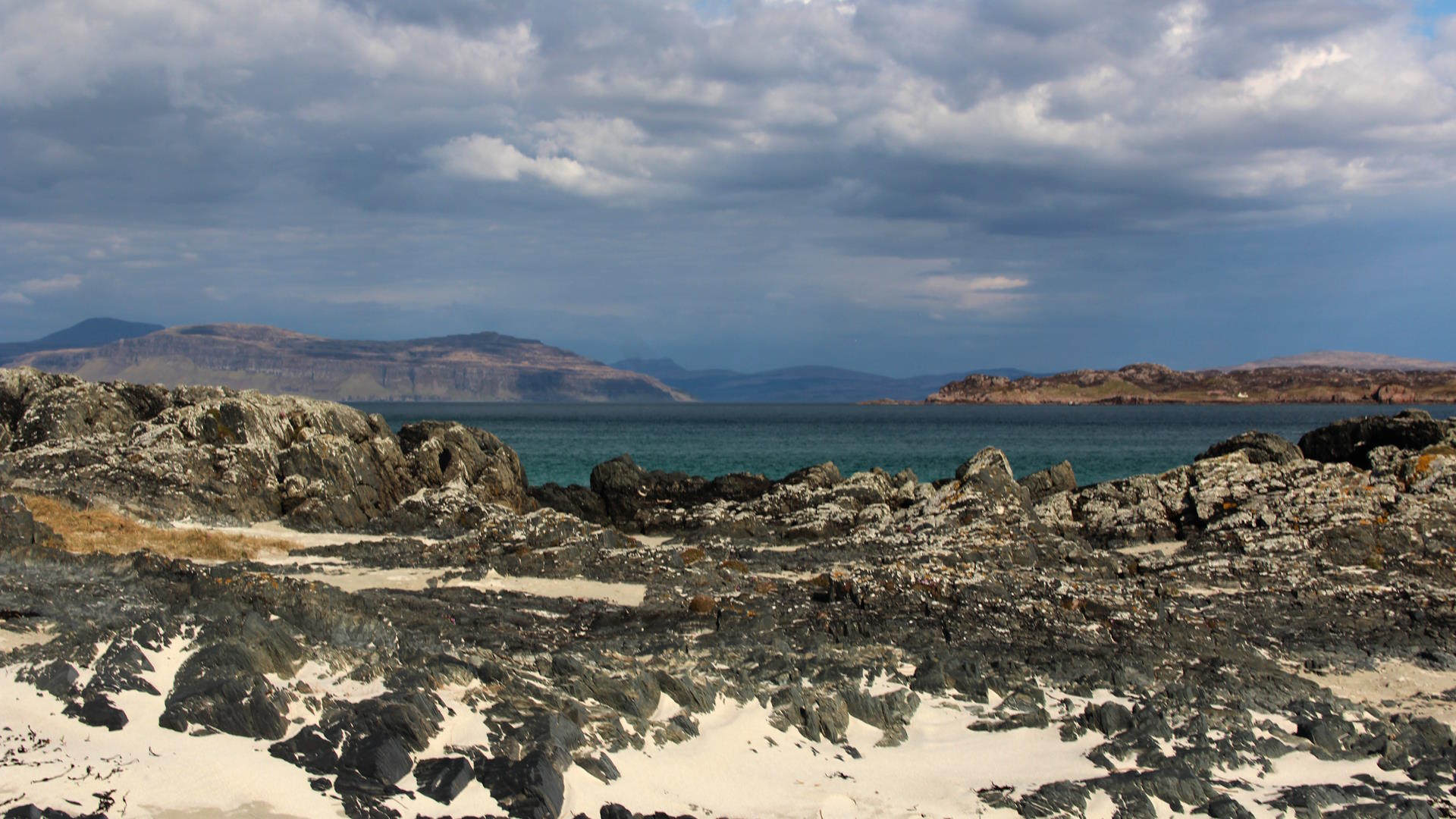 Looking across from Tràigh Bhàn to the Ardmeanach peninsula.